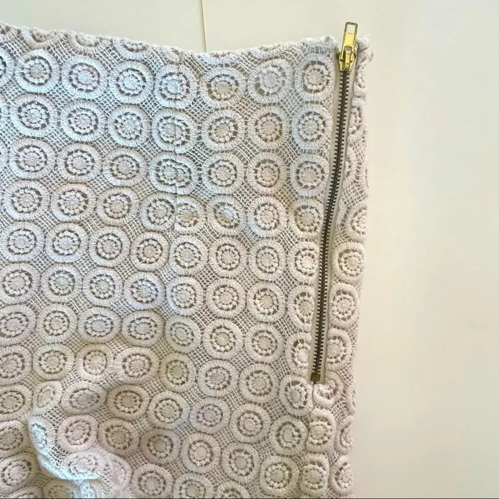 Summer Neutral Floral Eyelet Circle Lace Shorts Medium 🔥 - Picture 7 of 7